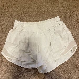 White Lululemon Shorts Hotty Hot 4”